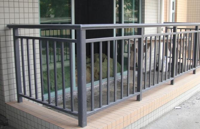 随州锌钢阳台护栏的制作工艺(图1)