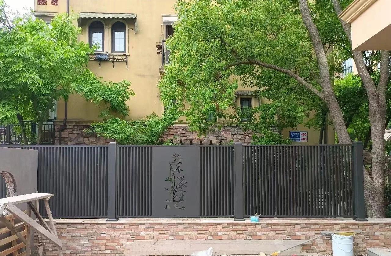 围栏配雕刻 院子更美观哟_3_无锡吉航铝艺护栏大门厂家_来自小红书网页版.jpg