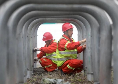重庆高速公路安装新型护栏，防撞能力提升两倍