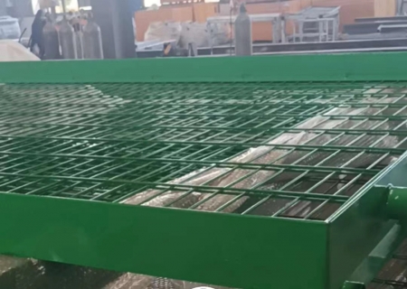 武汉重型钢丝护栏网片生产完成
