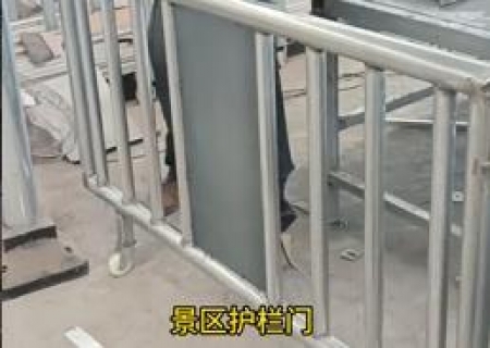 鄂州梁子岛道路护栏定制的护栏门生产中