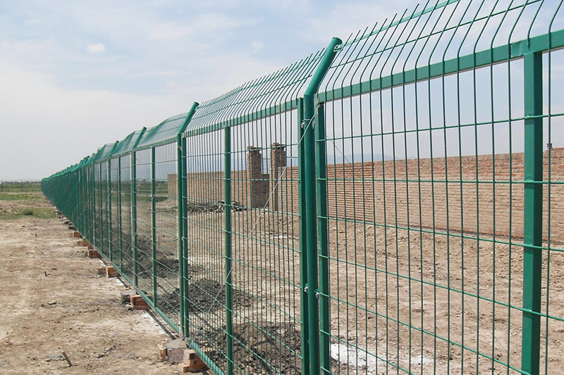 黄石框架护栏网用作圈地护栏网及安装方式(图2)