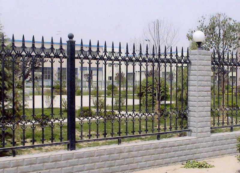 三种不同材质的武汉围墙护栏优点与缺点(图3)