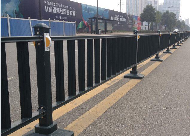 鄂州市政道路护栏一般是什么材质的好(图1)