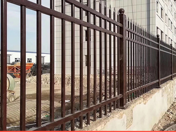 围墙护栏一般多高？
